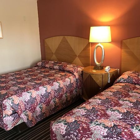 ايغ هاربور تاونشيب Sunset Motel المظهر الخارجي الصورة