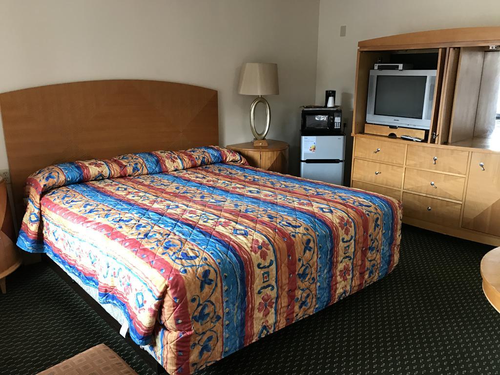 ايغ هاربور تاونشيب Sunset Motel المظهر الخارجي الصورة
